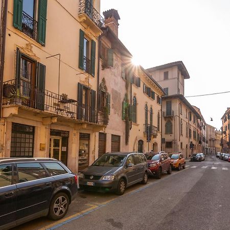The Cozy Loft, Un Angolo Alla Moda Nel Cuore Di Verona Luaran gambar
