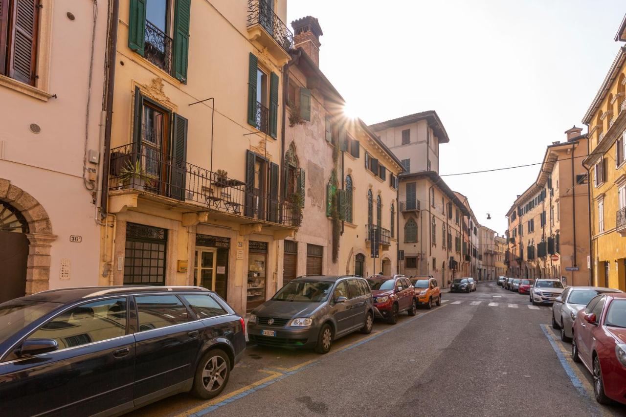 The Cozy Loft, Un Angolo Alla Moda Nel Cuore Di Verona Luaran gambar